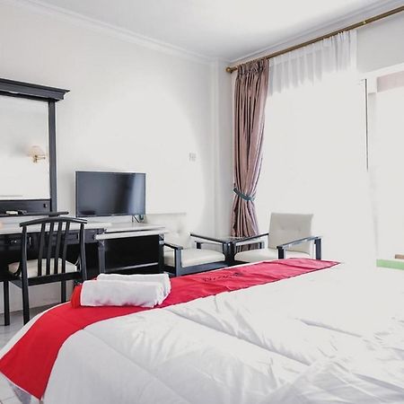 红多兹Plus酒店-近梅拉克港 芝勒贡 外观 照片