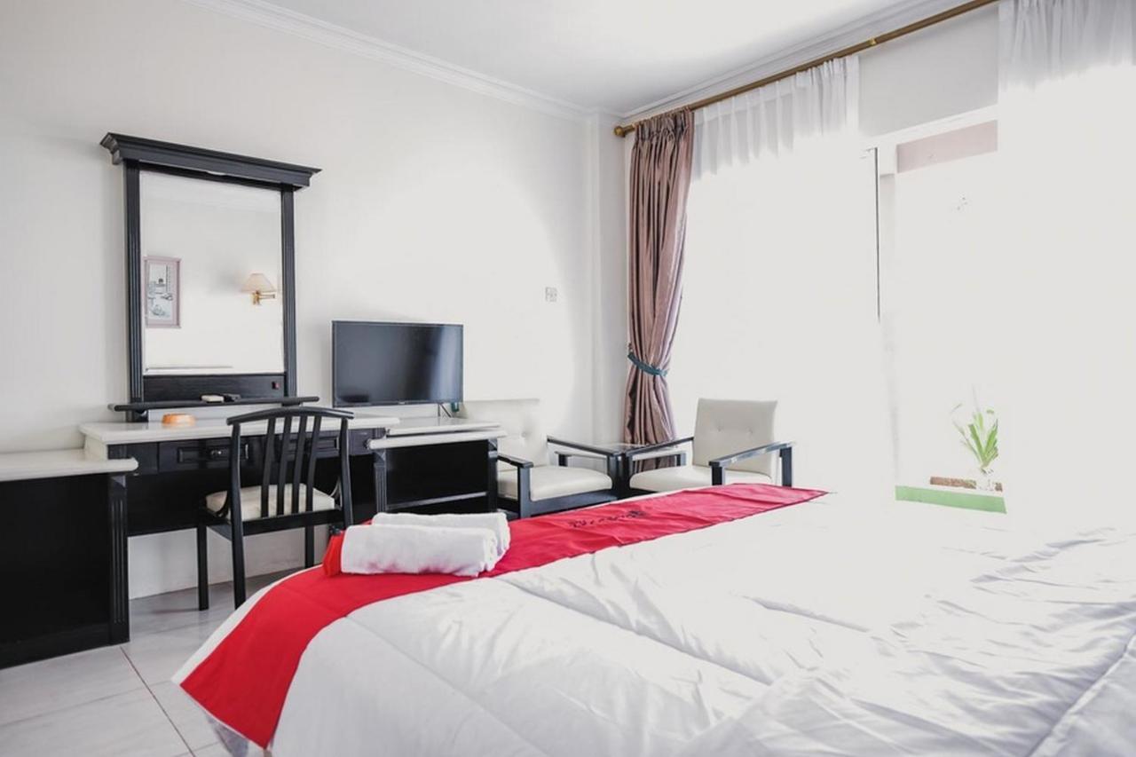 红多兹Plus酒店-近梅拉克港 芝勒贡 外观 照片